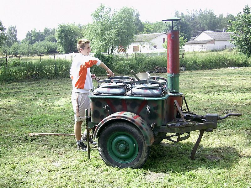 biwak08_17.JPG - Kuchnia polowa przydaje się na biwakach